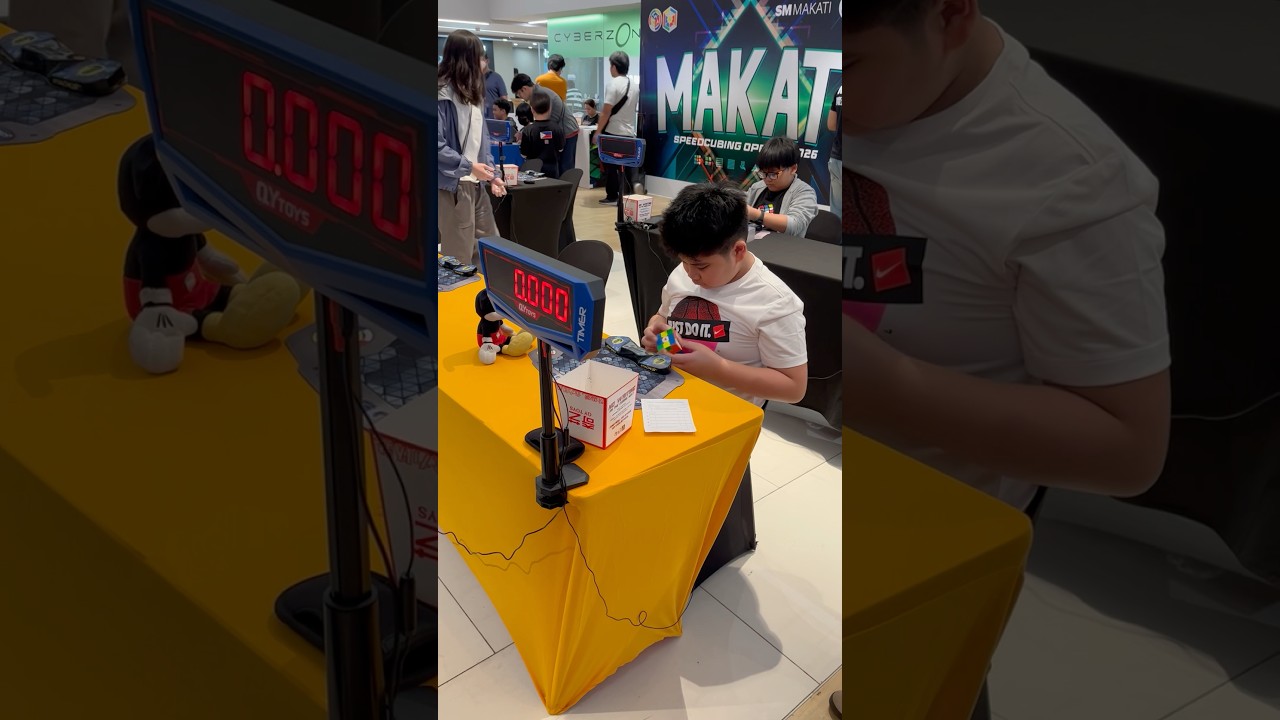 1st 3x3x3 First Round with Ao5 12.49s 🎉
