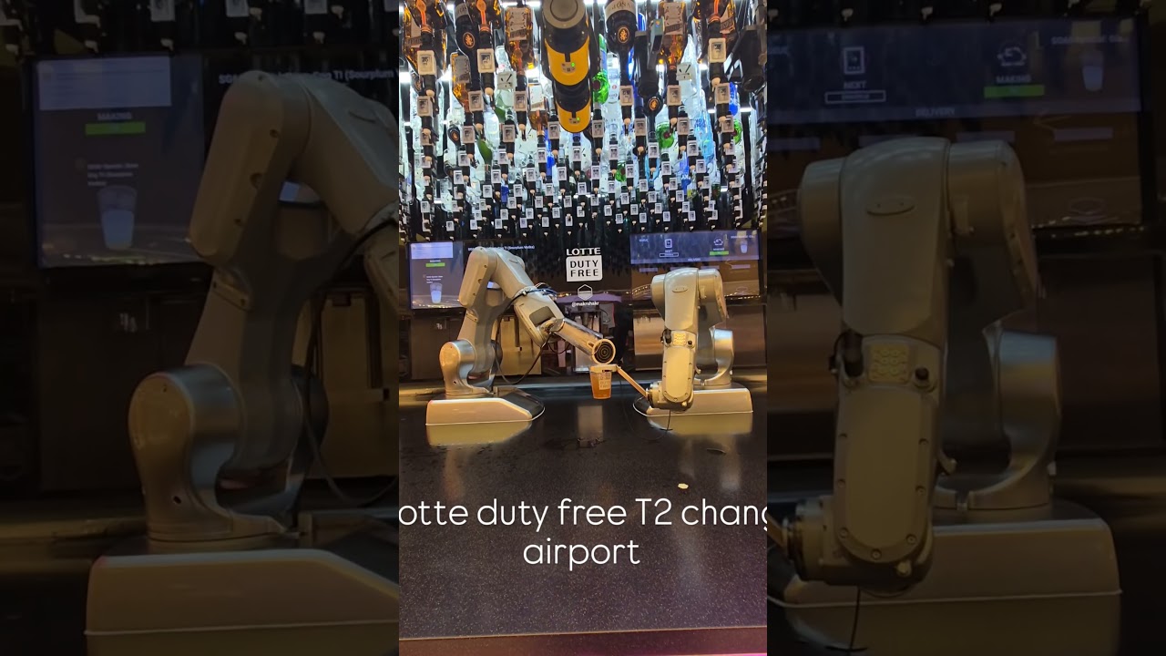 Toni, the robo bartender #bartender #changiairport #terminal2 #freedrinks #lottedutyfree
