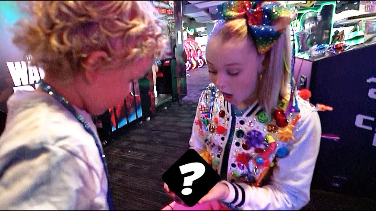 Tydus Buys A SPECIAL PRESENT For JoJo Siwa!!