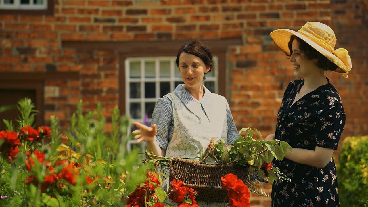 Getting Dressed in 1930s rural Lincolnshire, UK
