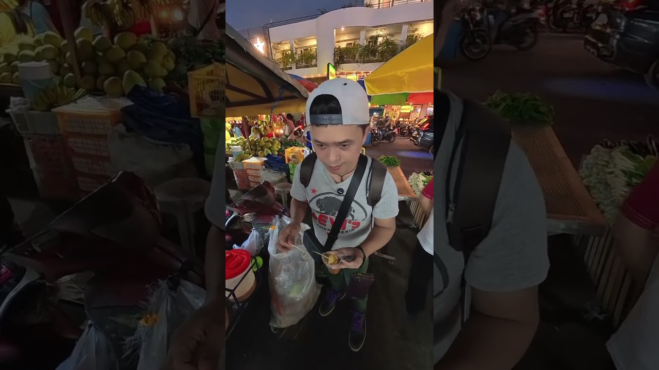 Eating Fishball & Kikiam using my @insta360 X5