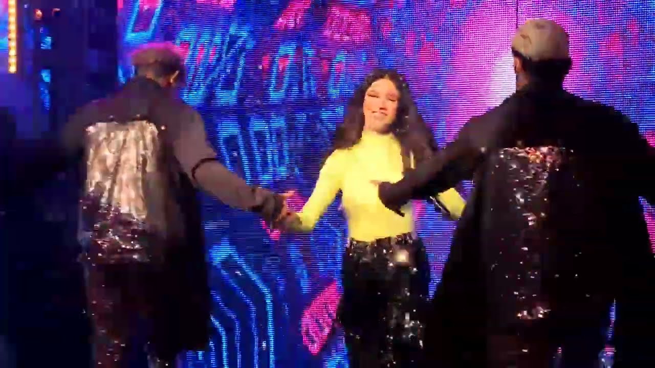 Kisses Delavin Dances the night away