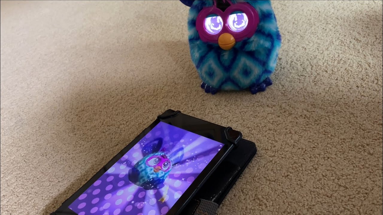 Использую приложение Furby Boom впервые за десятилетие! С участием @SterlingAndrews44