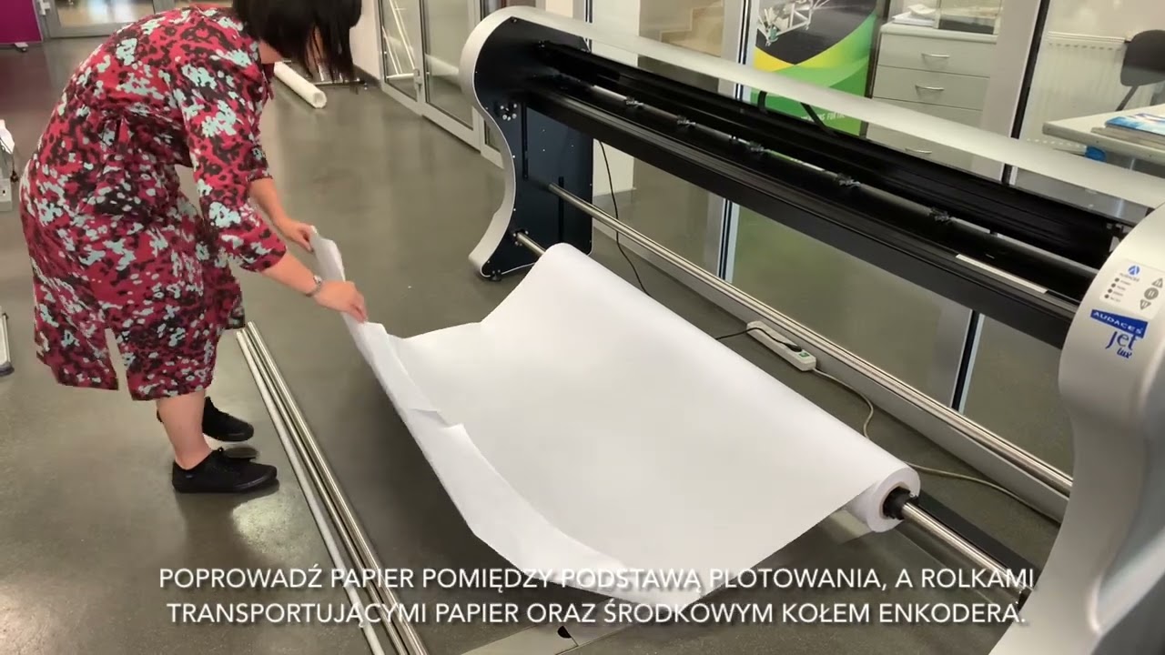 Ploter AUDACES JET LUX PLUS Zakładanie papieru z opcją wolnego wyplotu oraz zakładanie kartridży