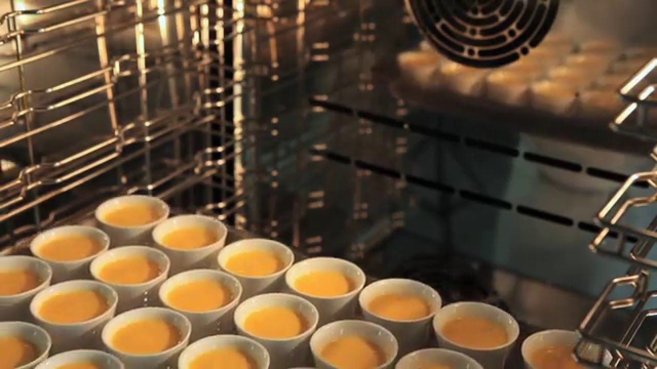 Crème caramel and meringue baking in Tecnoinox combi ovens