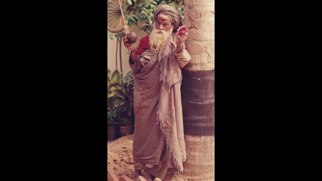 what is that bhagawan smoking? cigarette? Yogi Ramsuratkumar #youtubeshorts #shorts #motivational