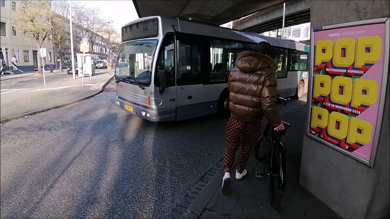 Het bus en metro vervoer op Rotterdam Zuidplein 20-11 en 11-12-2019