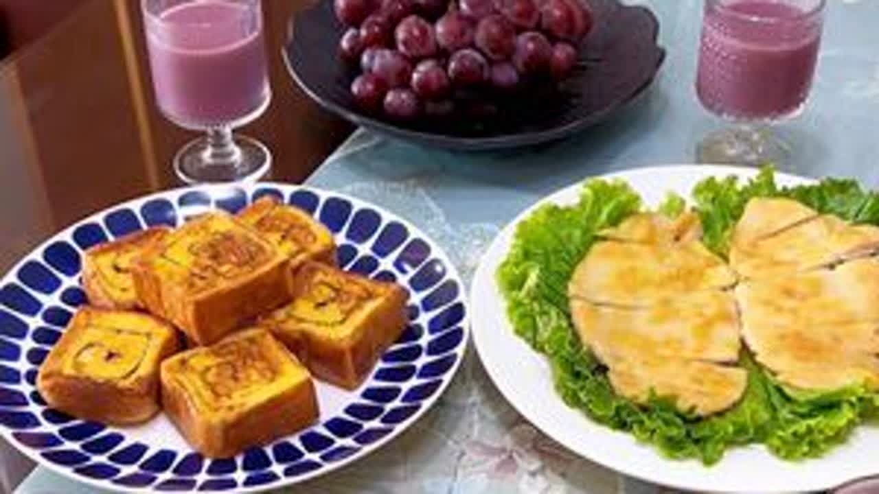 全职妈妈的早餐～做了韭菜馅饼，皮薄馅大，鲜香入味搭配香煎鸡排、紫薯燕麦米糊，又是丰盛的一餐#我的厨房日记 #早餐