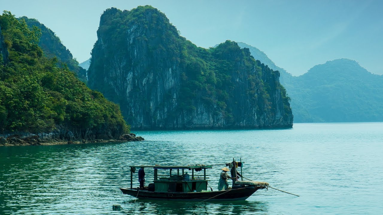 Traditional Vietnamese Music - Ha Long Bay
