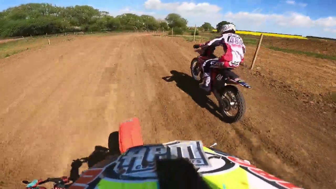 KTM 2024 300SX VS 1995 CR250 RACE LAP TIME BATTLE AT WOODFORD MX.