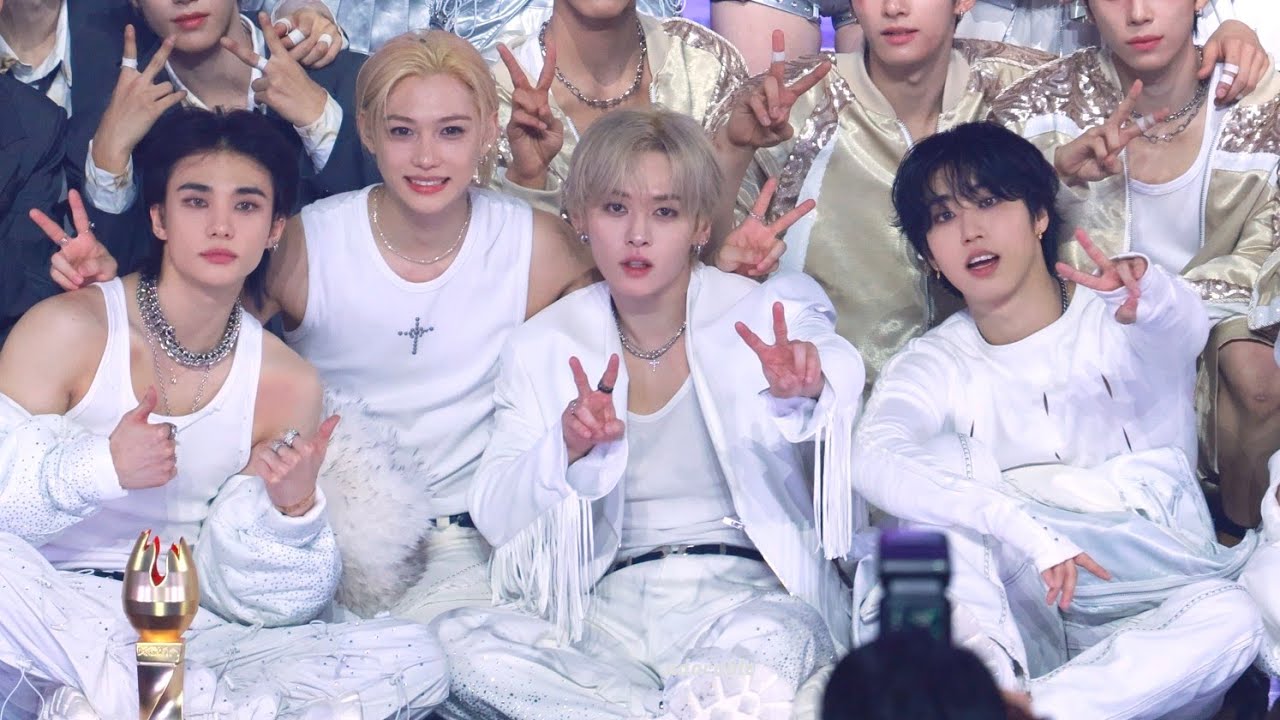 251115 (전출 단체사진 엔딩) 스트레이 키즈 리노 직캠 Stray Kids Lee Know fancam / 2025 KGMA 코리아 그랜드 뮤직 어워즈