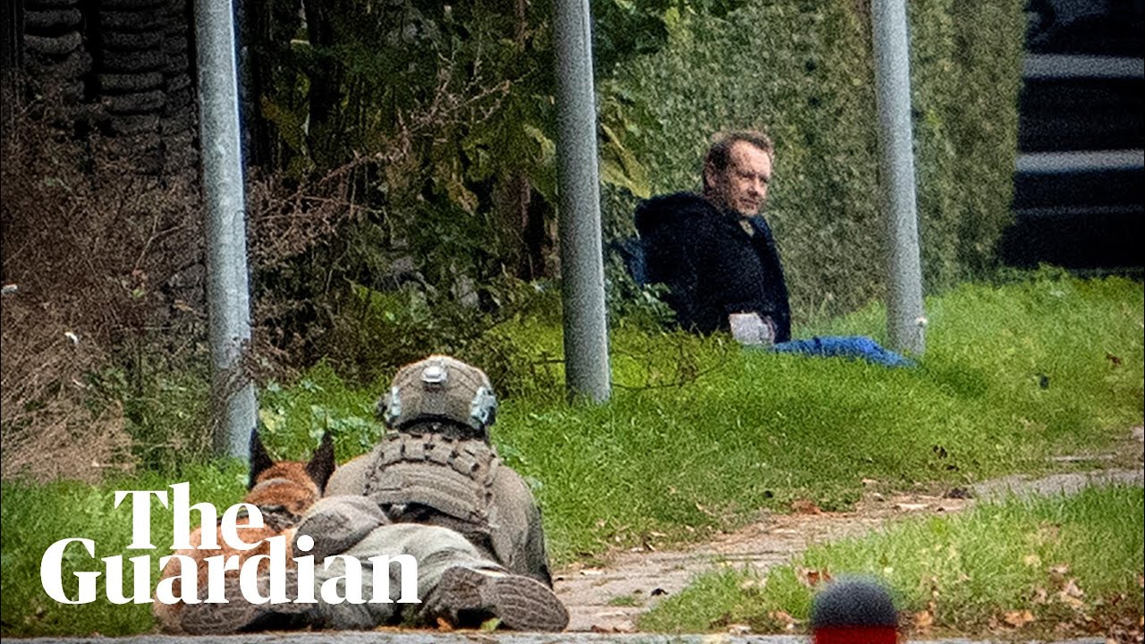 Police surround and capture submarine murderer Peter Madsen after he escaped jail