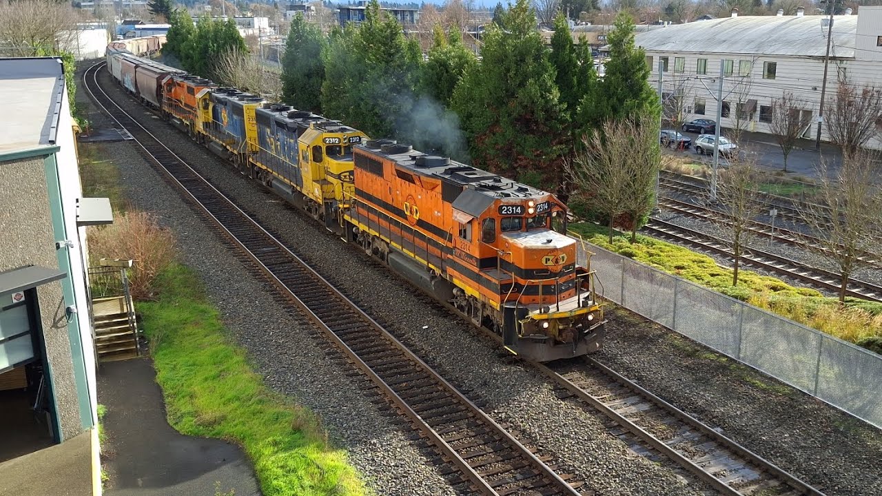 PNWR 2314 passes by me in southeast Portland, Oregon