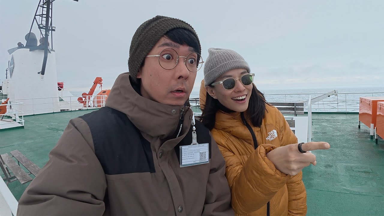 上船的第一天我們就看到三隻北極熊了!!（媽媽熊帶兩隻小熊🐻‍❄️）【阿滴日常北極ep.2】