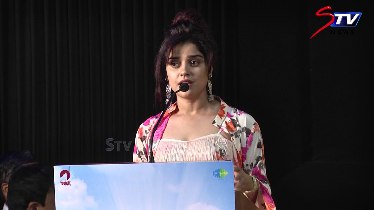 actress Pia Bajpai speech @ Abhiyum Anuvum movie pressmeet |Tovino Thomas, Pia Bajpai |STV