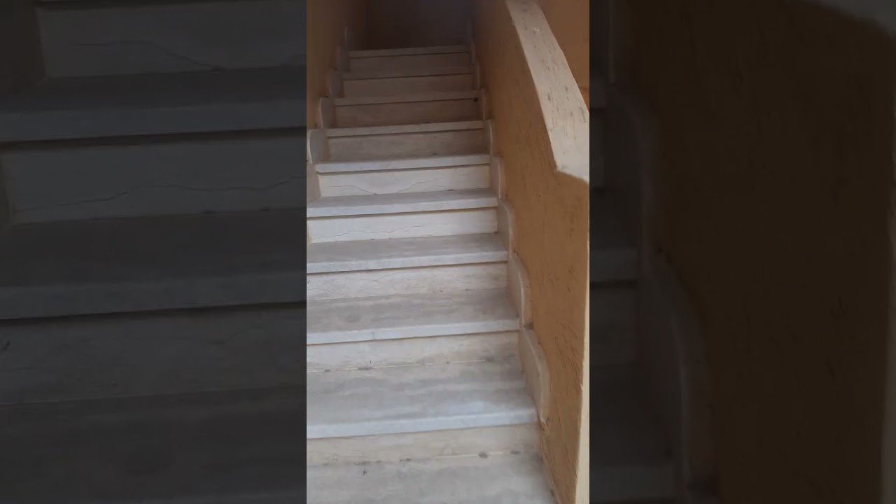 فلا للبيع ثلاث طوابق كملت العداد مطشطبه سوبرلكس لكس في شارع بنك مصرمتفرع من شارع الهانوفيل العجمي