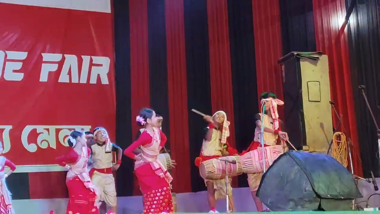 ডিব্ৰুগড় সেউজ সংগীত মহোৎসৱ২০২৬ ডিবৰু চেমনীয়া বিহু দলৰ প্ৰদৰ্শন ১২/০১/২০২৬
