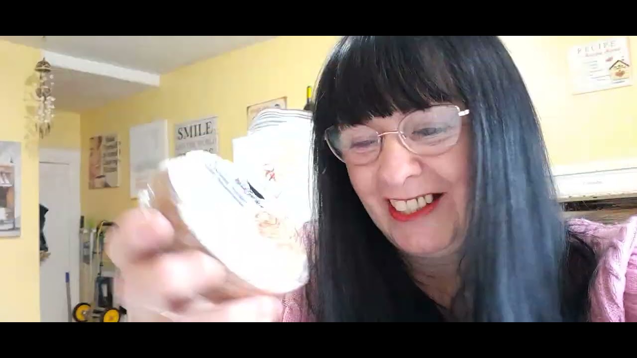 Я и моя кошка Люси 😻 (Обеим нужен свежий воздух 😹😅🌞) Ха-ха 😂 16/01/26