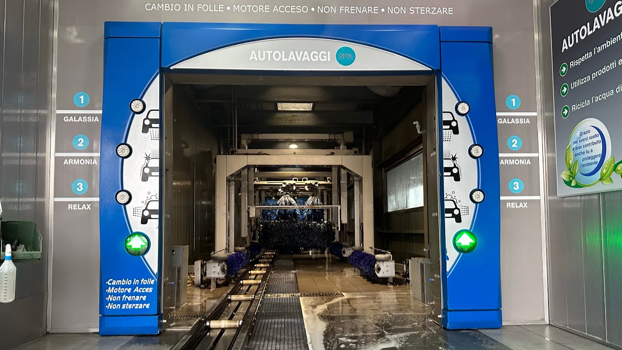 WashTec SoftLine Linear Tunnel “Autolavaggio Villa” (Outside View)