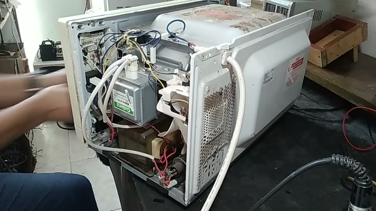 MICRO-ONDAS  PHILCO LIGA NORMAL  MAS NÃO  ESQUENTA O ALIMENTO
