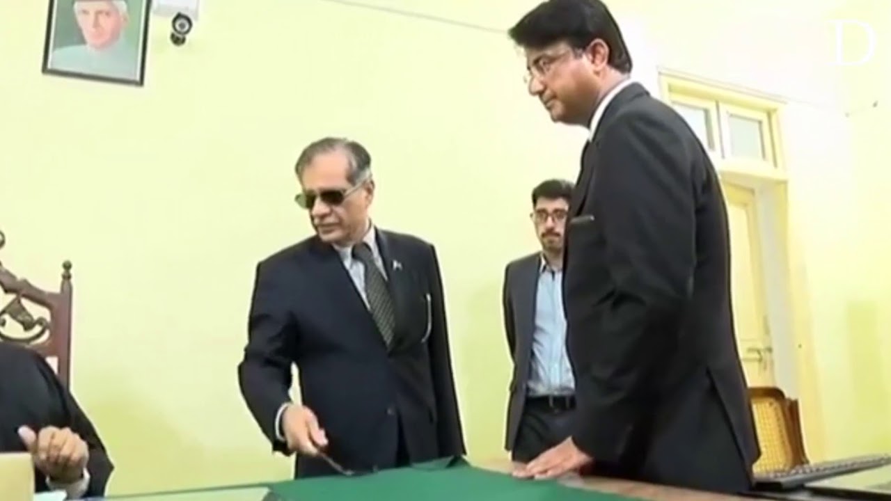 CJ throws mobile phone towards additional sessions judge in Larkana