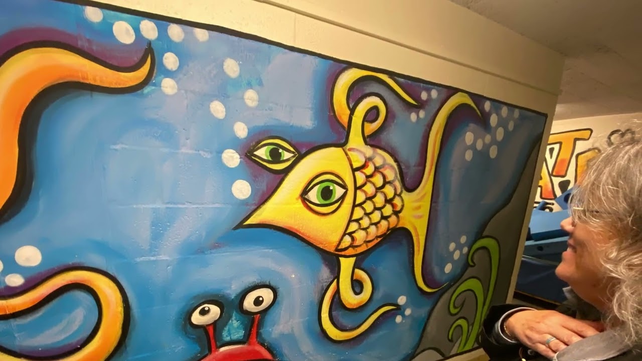 HENRY ART TOURS Seattle Washington of Henry murals in the area. Bremerton ferry to Seattle 
