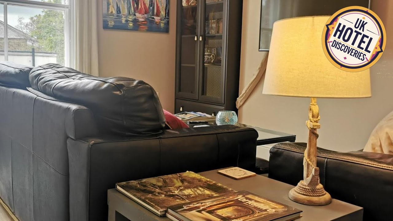 Flat 12 Sebastian Court - 2 beds with a four poster | Scarborough, United Kingdom | Hotel Review ⭐