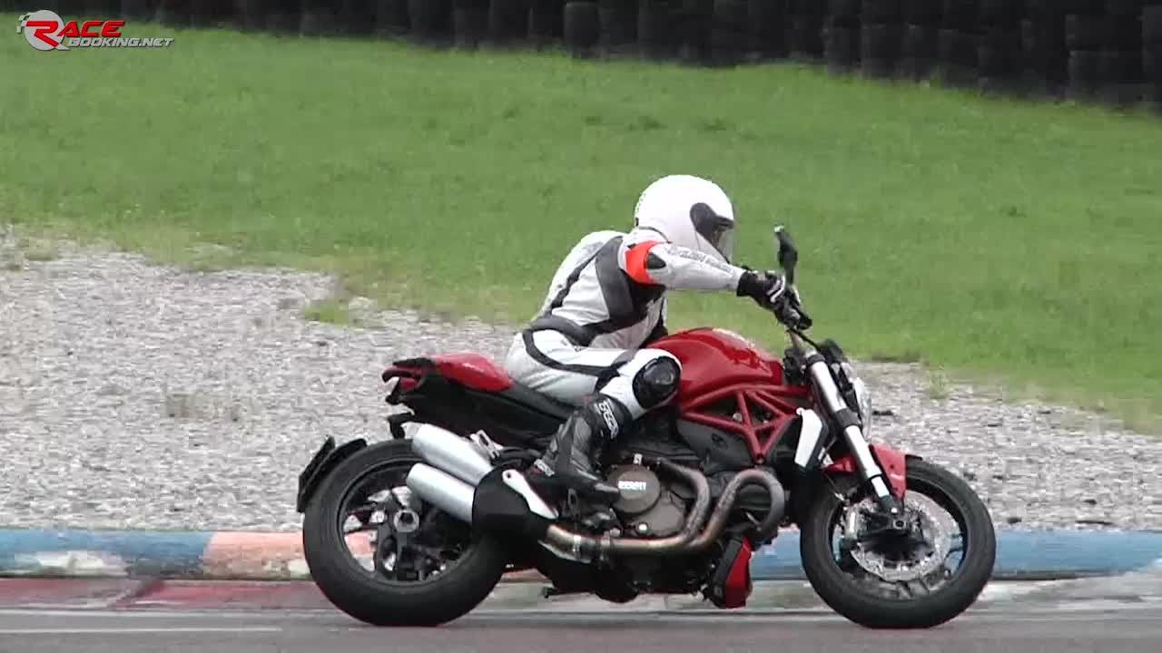 Ducati Monster 1200 - My first time on track