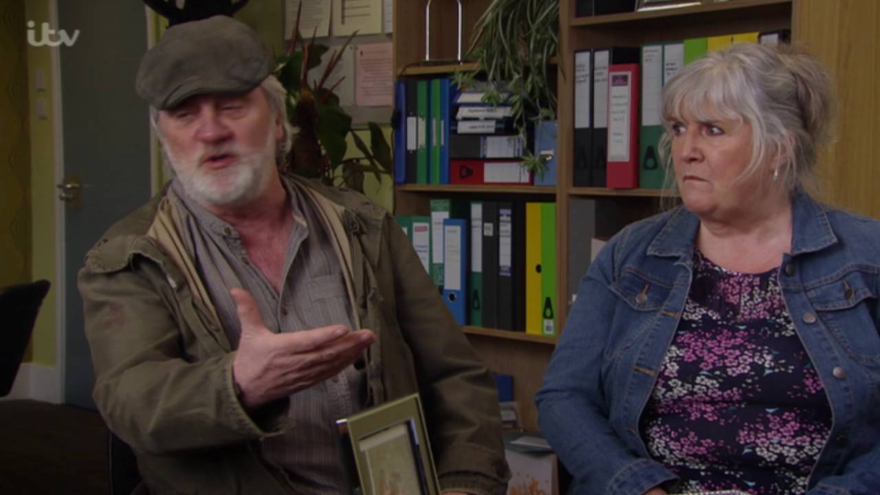 Zak And Lisa Meet In School To Discuss Belle's Behaviour - Emmerdale