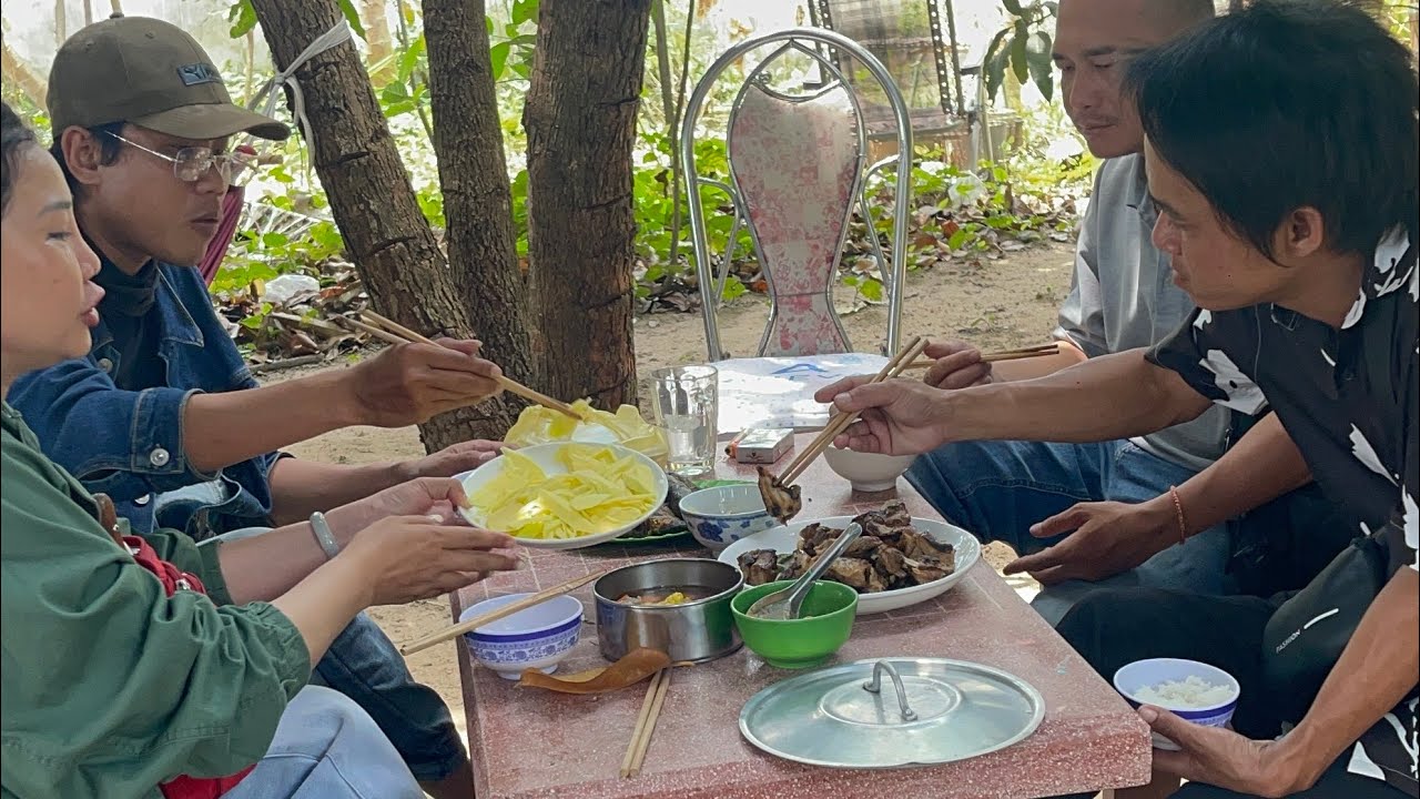 Buổi Cơm Trưa Quá Ngon Của Anh Em YuTobe Cùng Tấn Bưởi 