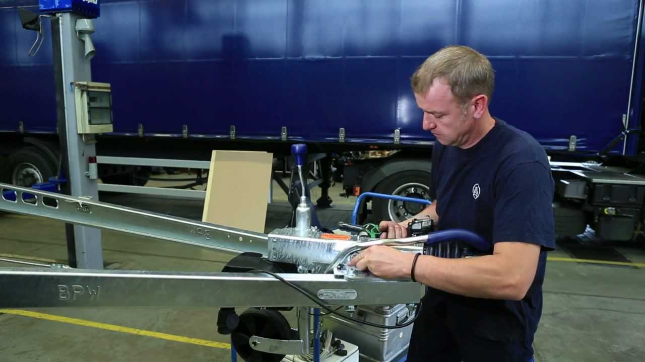 BPW Wechsel von Auflaufdämpfer und Zugkugelkupplung