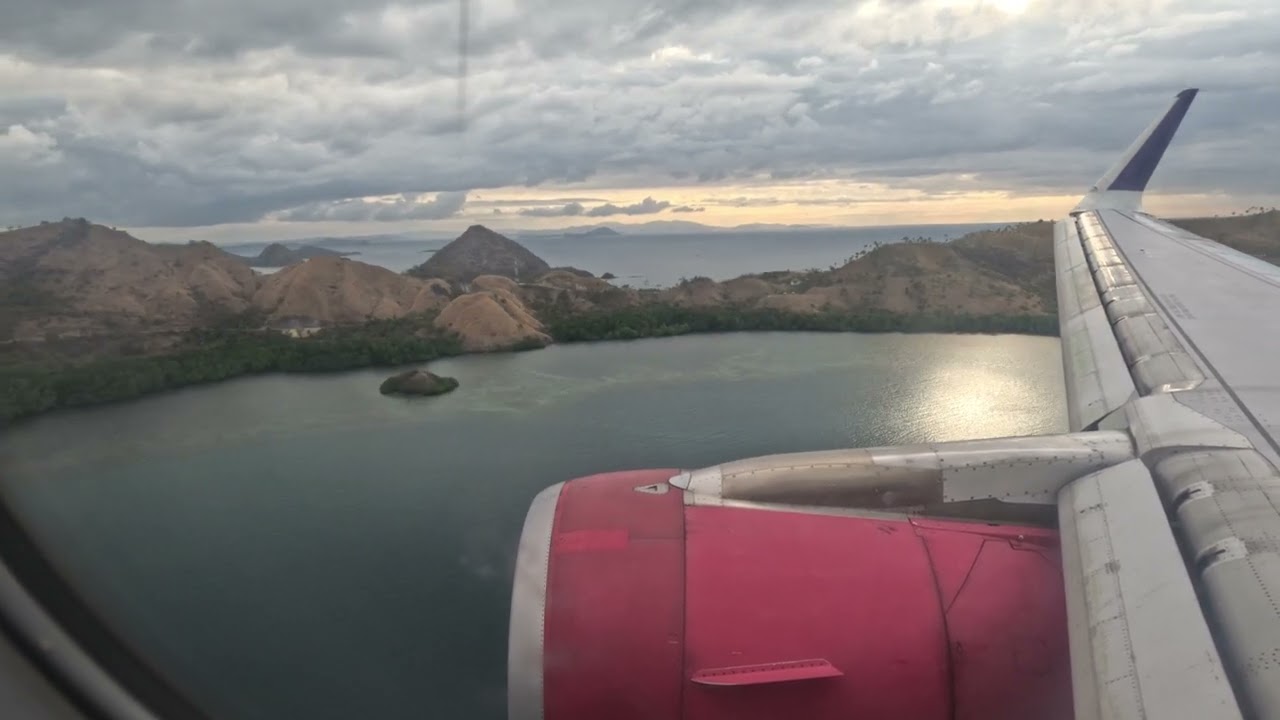 Scenic Landing Komodo Airport Batik Air