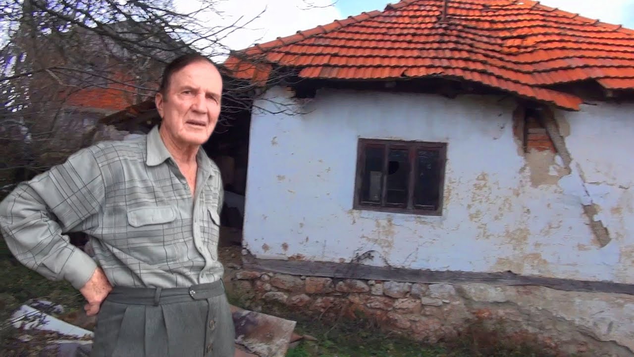 Selo koje izumire.Od 125 stanovnika danas nas ima svega 15, dijete se nije rodilo ima 30 godina.