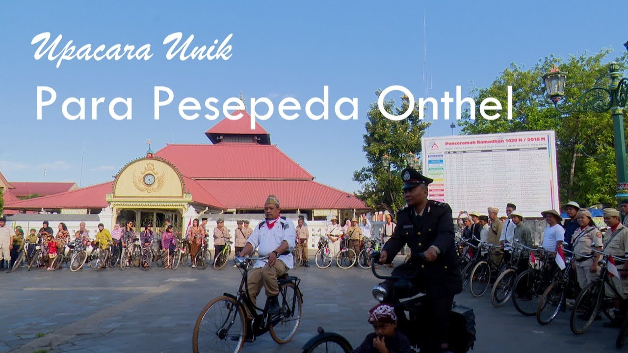 UPACARA UNIK PARA PESEPEDA ONTHEL DI JOGJA