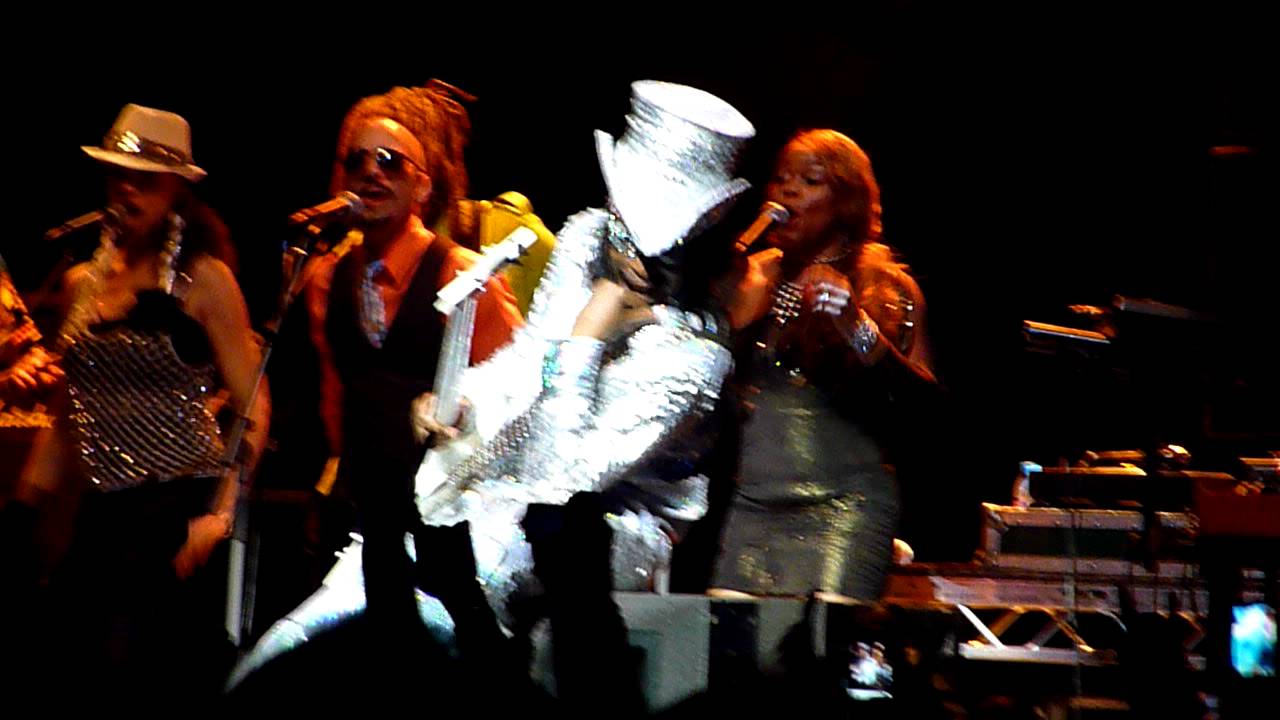 Bootsy Collins - Bootsy Intro & Whats the name of this town...Live in London 2011