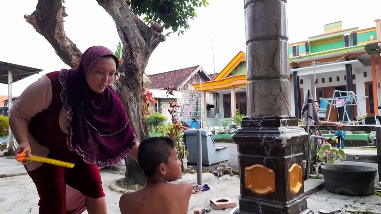 DI CUKUR IBU LUCU SEKALI 😂