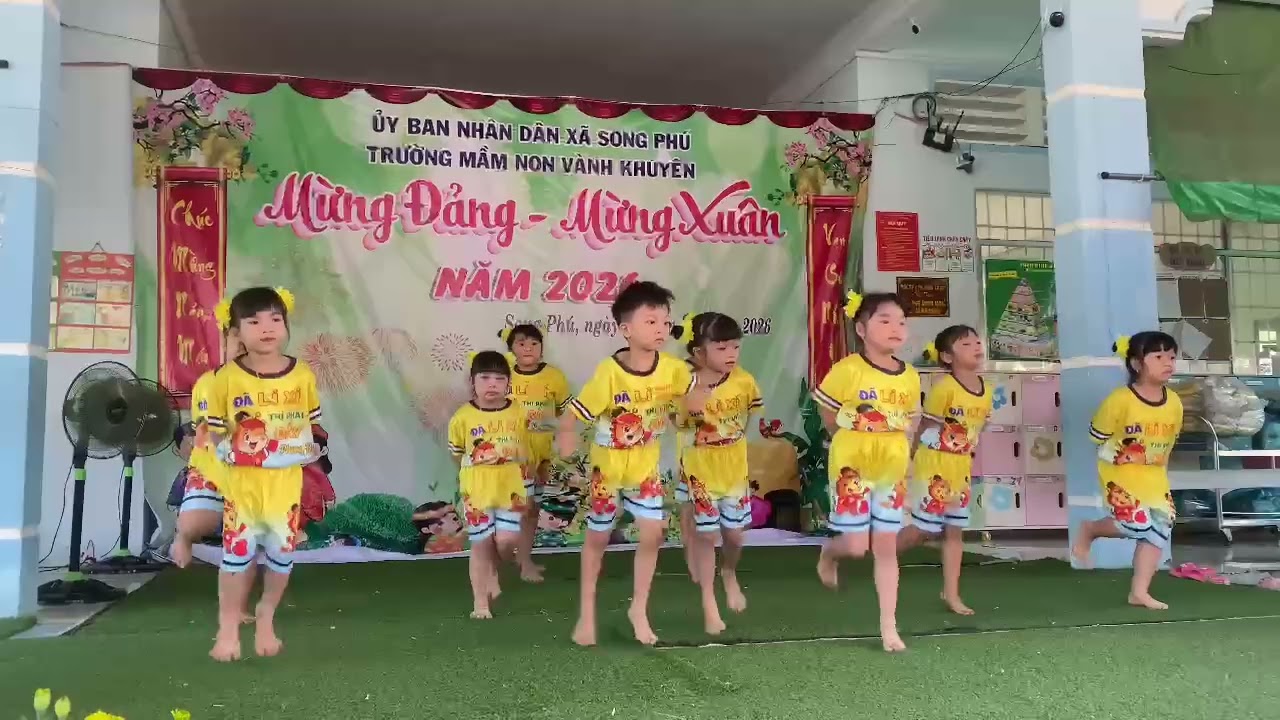 Nhảy aerobic tết ơi là tết lớp Lá Phú Điền trường mầm non Vành Khuyên 