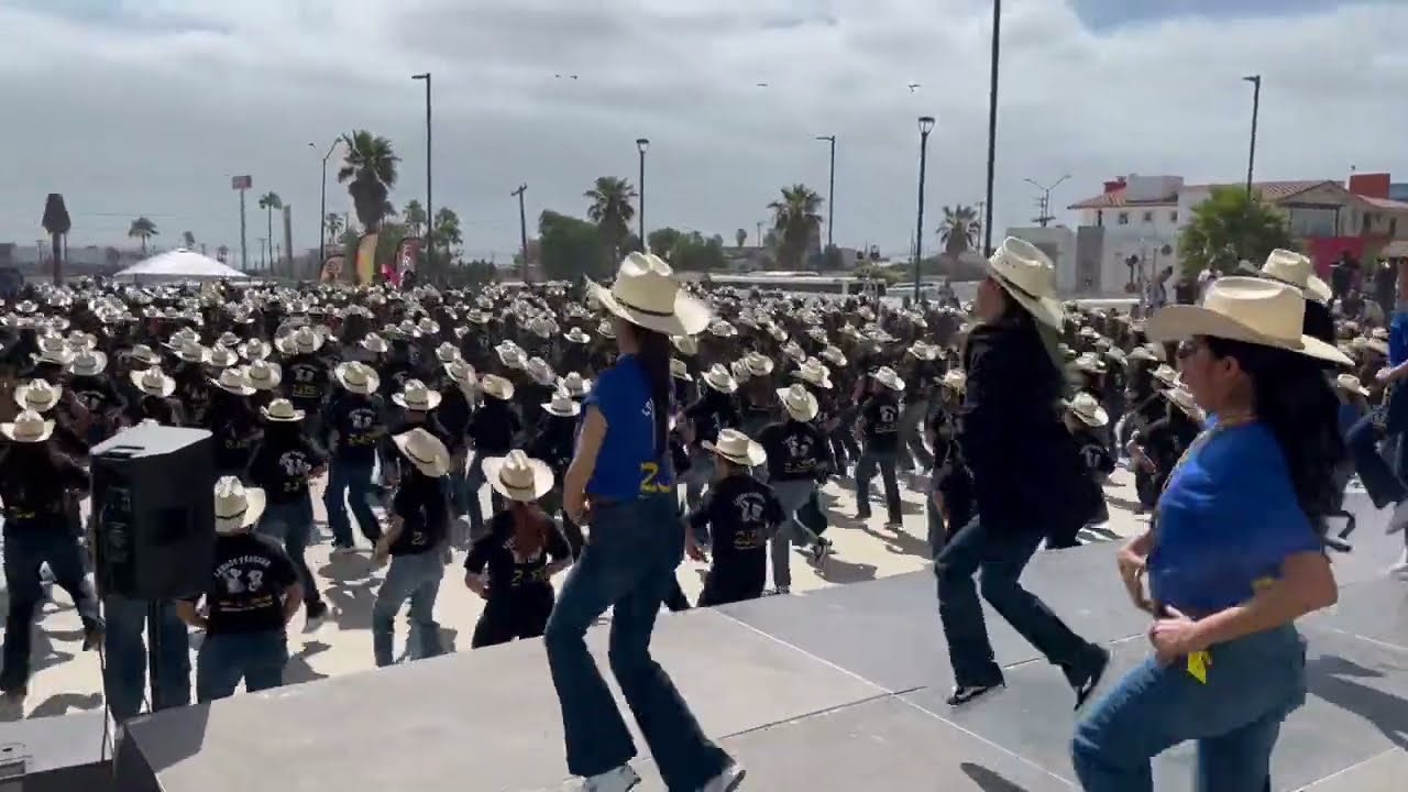 Huapango BAILANDO LA CONOCI de Polka Cero en el Festival de Calabaceados LUNADA VAQUERA 2025
