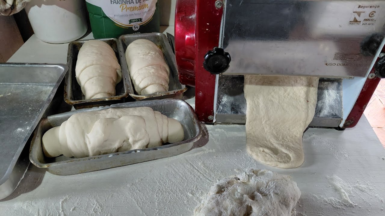 Sábado começou com tudo na fazendinha,  até pãozinho 😀🥰