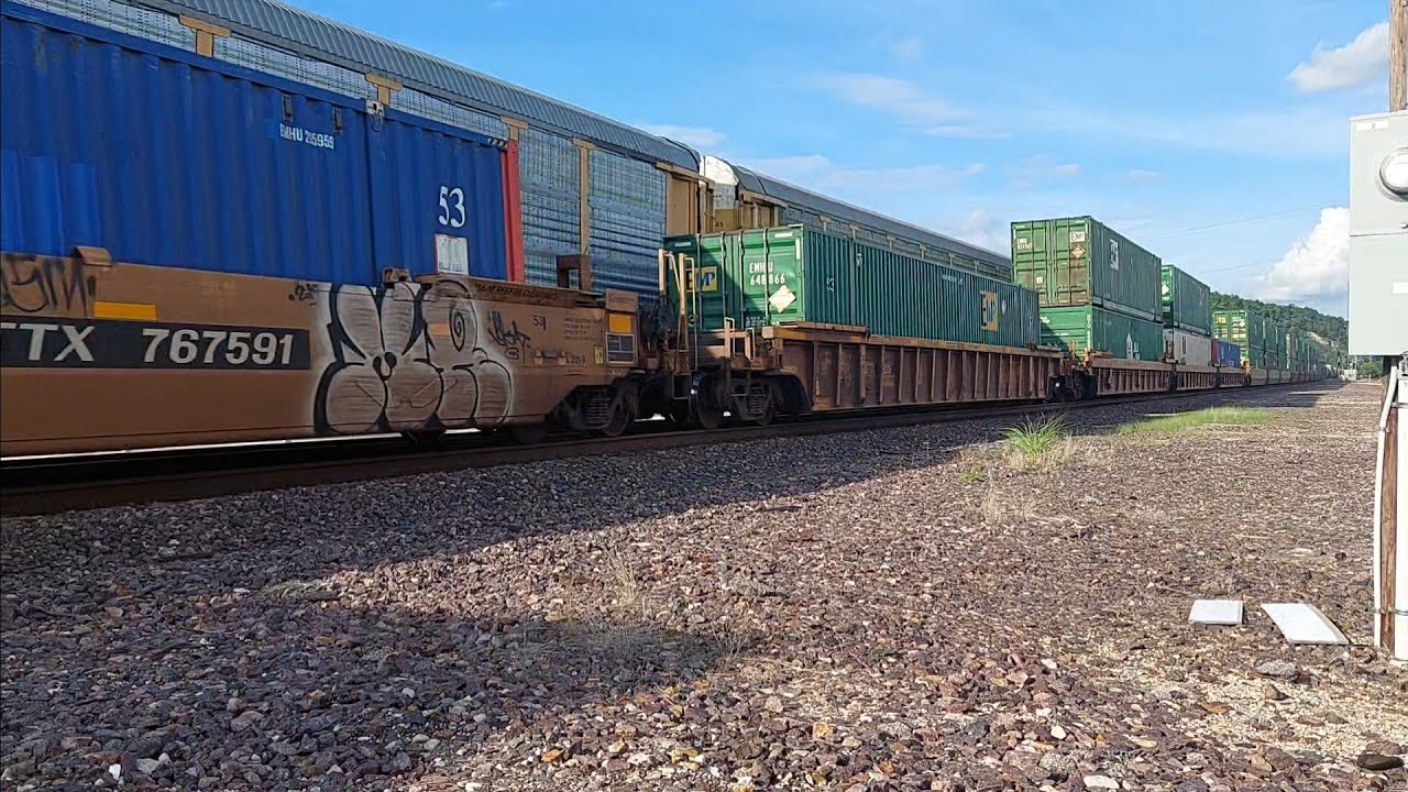 Train meet alert! 2 UP trains meet in Pacific, MO. Close up action.