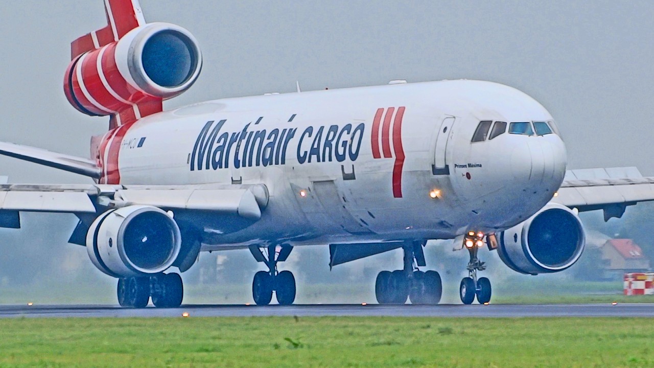 McDonnell Douglas MD-11  POWER!✈ What an Amazing Trijet Sound!