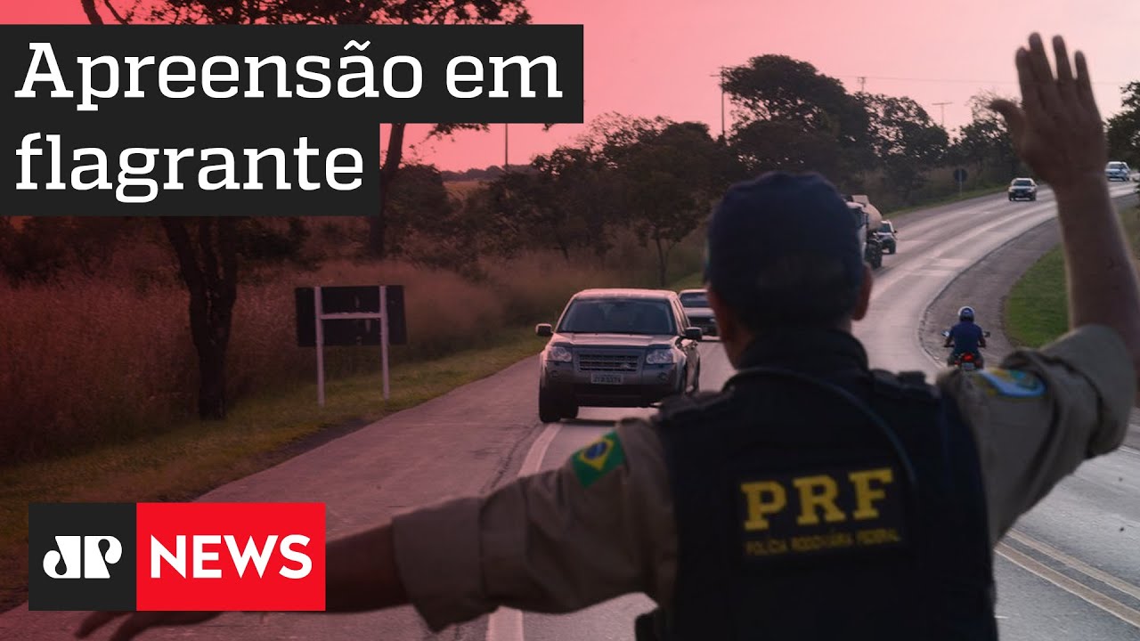 Motorista flagrado com 22 tabletes de pasta base de cocaína é preso pela PRF