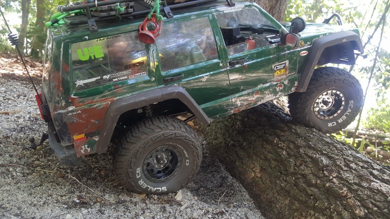 Duratrax Scaler 1.9 tires on the Axial scx10ii