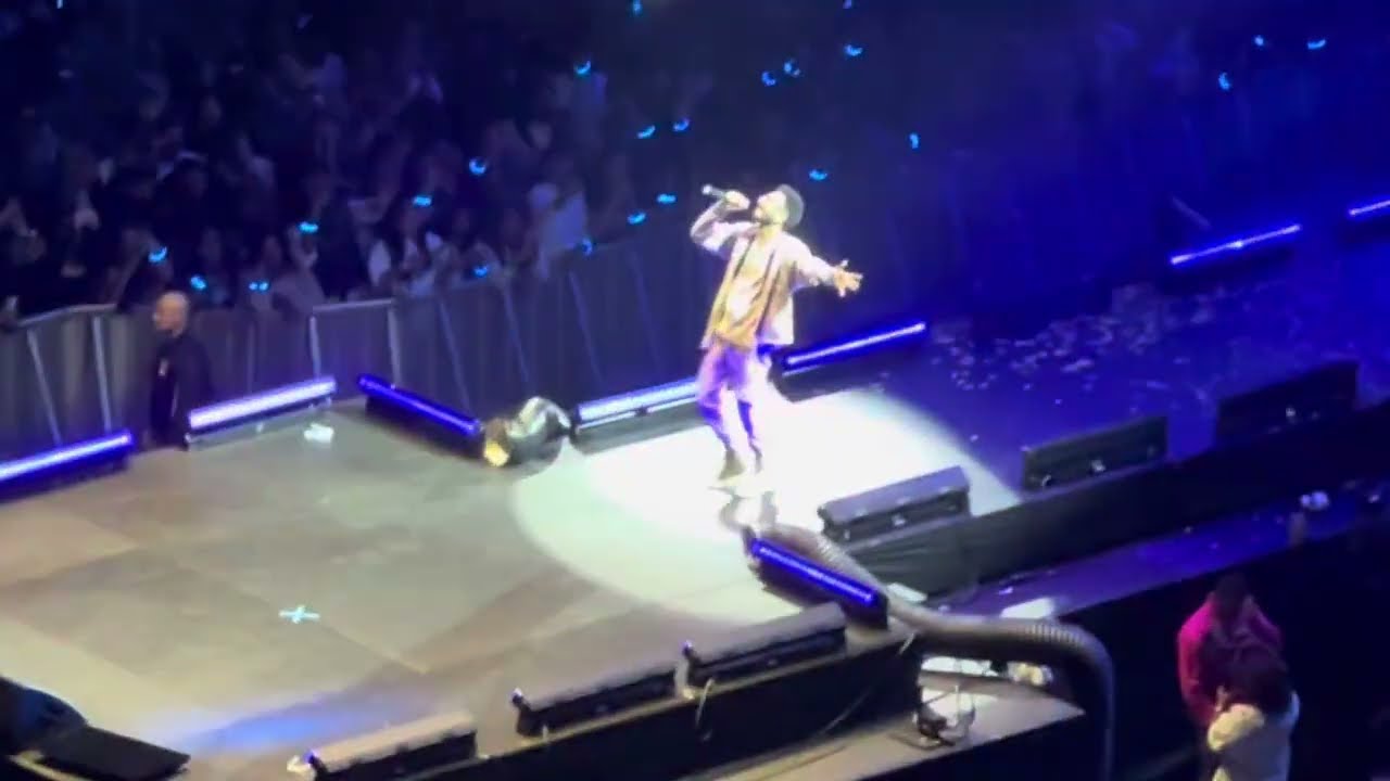 Why This Kolaveri Di (Moonu - 3) - Anirudh (Hukum Tour - London 2024)