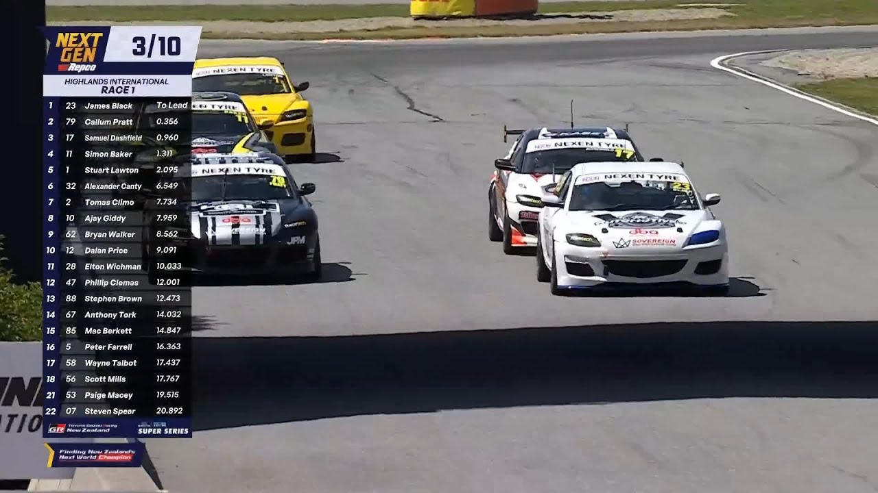 Race 1 Battle for the Lead - NEXEN Tyres Mazda Racing Super Series - New Zealand Grand Prix