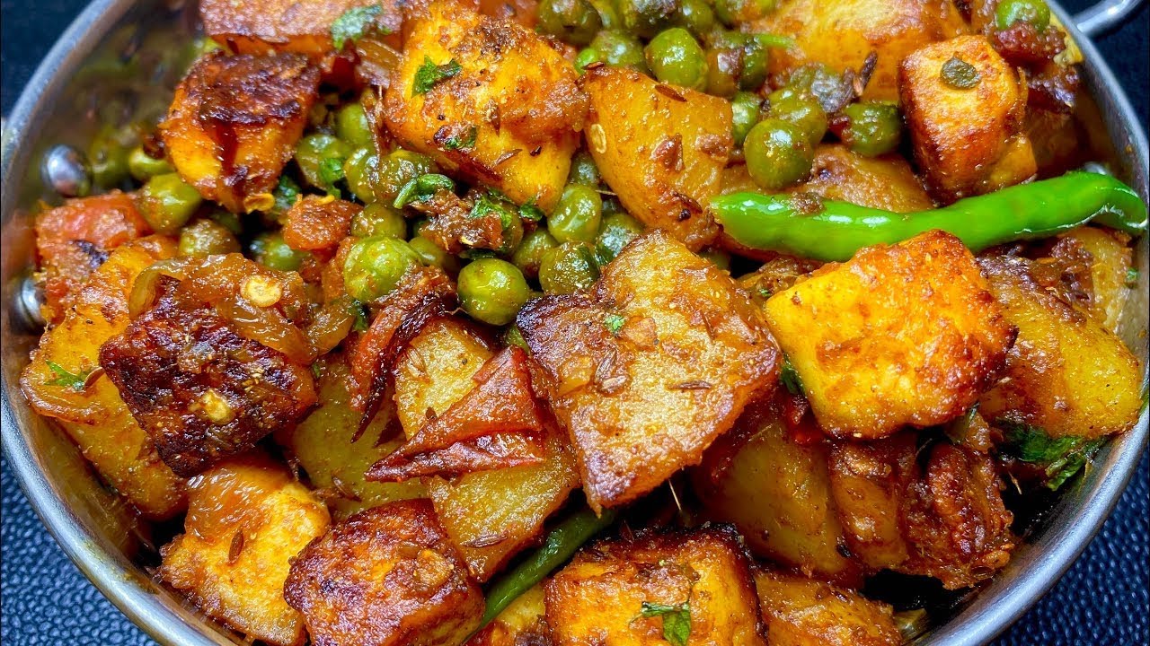 मटर पनीर आलू भुना मसाला टेस्टी मसालेदार सुखी सब्ज़ी | Matar Paneer Aloo Sabzi | Cottage cheese peas