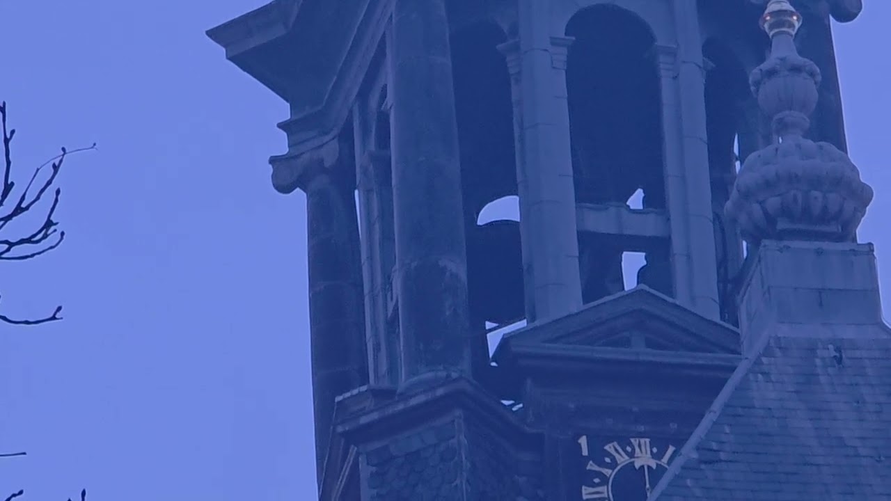 Den Haag NL kerkklokken vm Nieuwe kerk volgelui 
