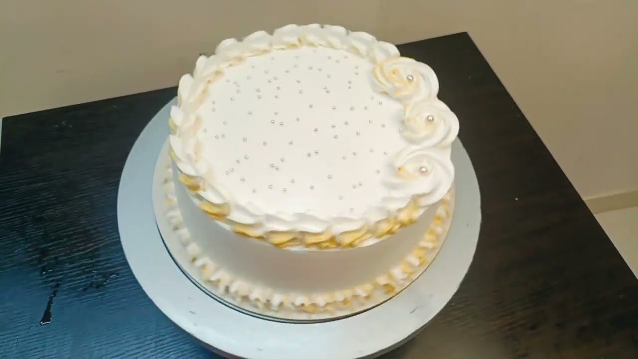 One kg butter scotch flavour cake/ simple & elegant design/