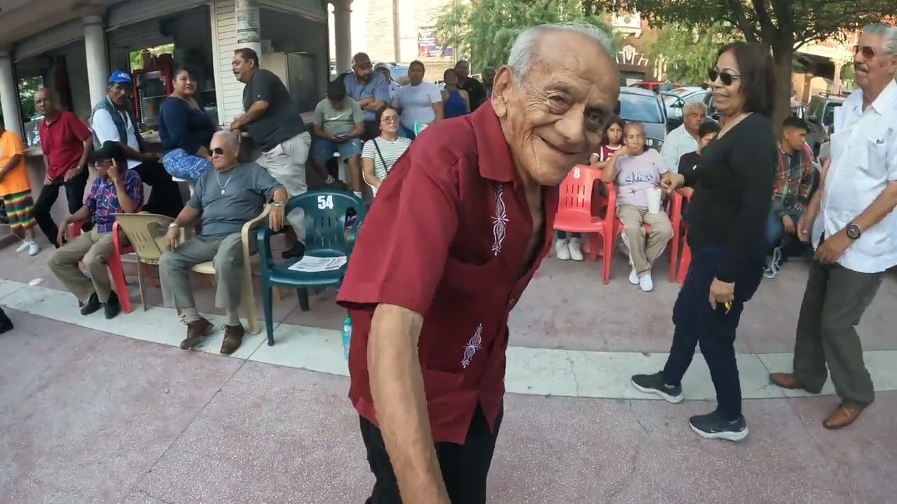 Ahora si se volaron la barda en la Plaza de Armas de Torreón.