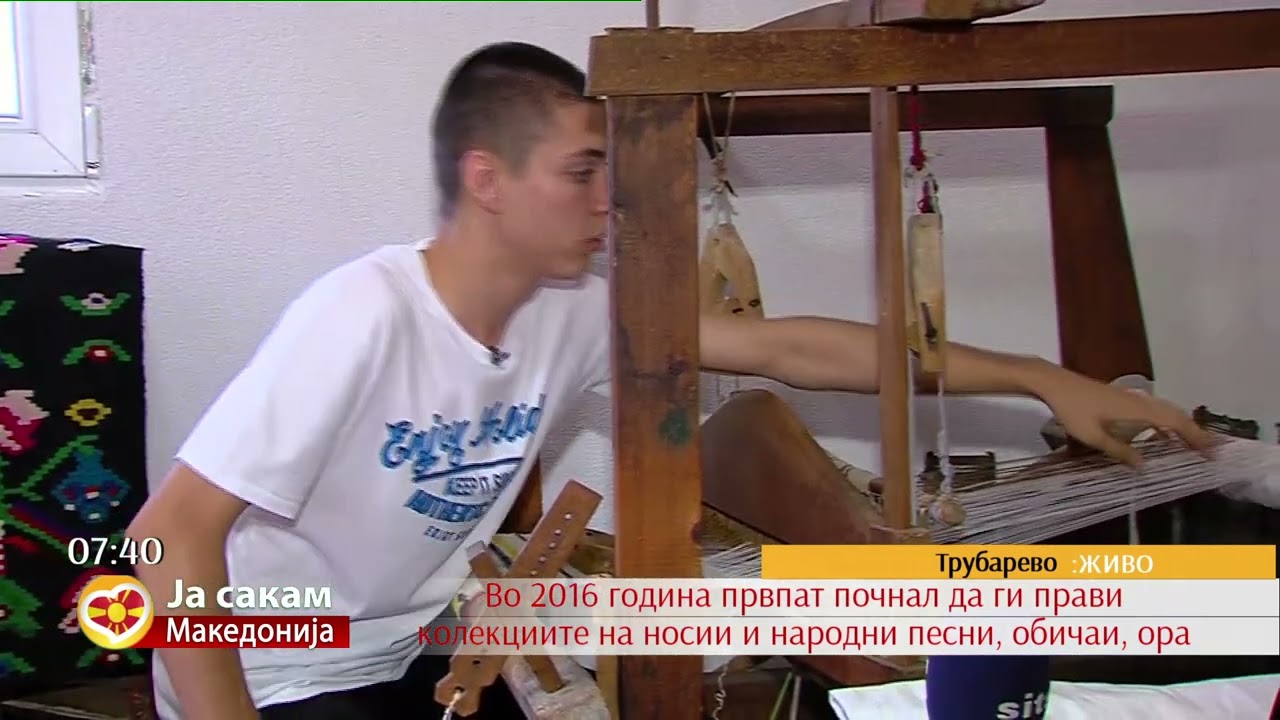 Дамјан е единствен млад човек во земјава кој знае да ткае на разбој
